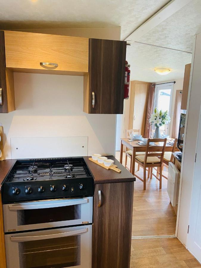 High Tide Hotel Burmarsh Екстериор снимка
