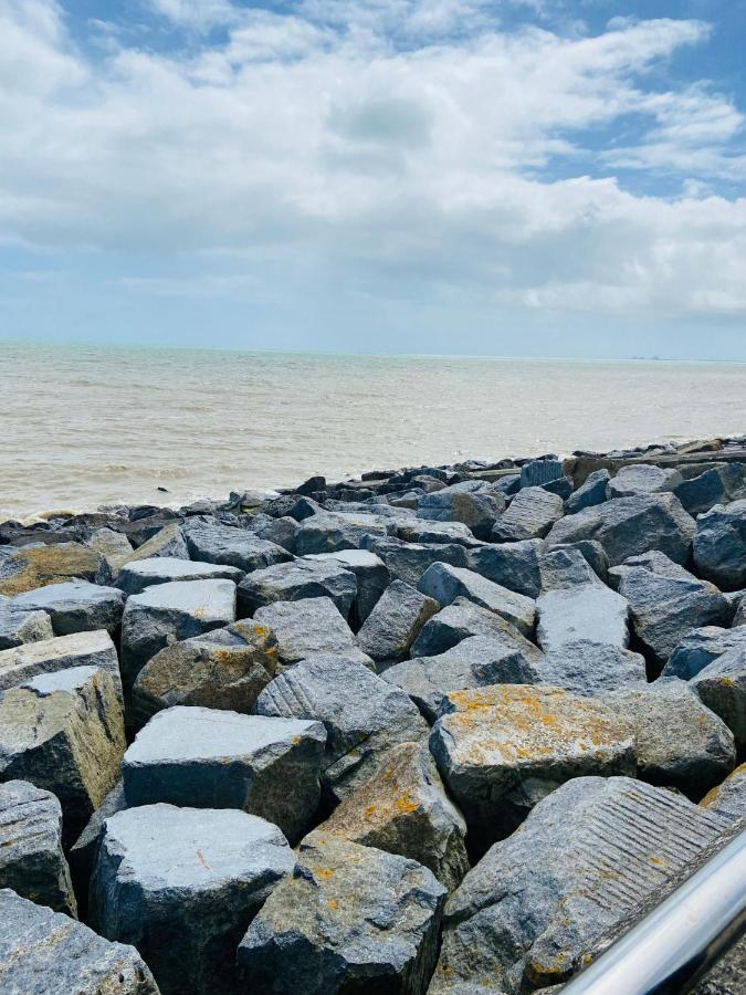 High Tide Hotel Burmarsh Екстериор снимка
